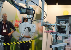Filip van Noort of the WUR stopped by the booth where his colleagues demonstrated the robotic harvesting of gerberas.